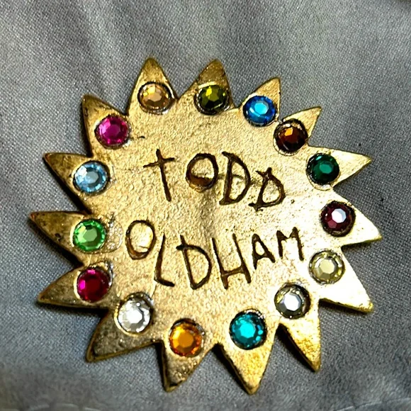 Vintage Todd Oldham gold rhinestone brooch - Picture 2 of 8